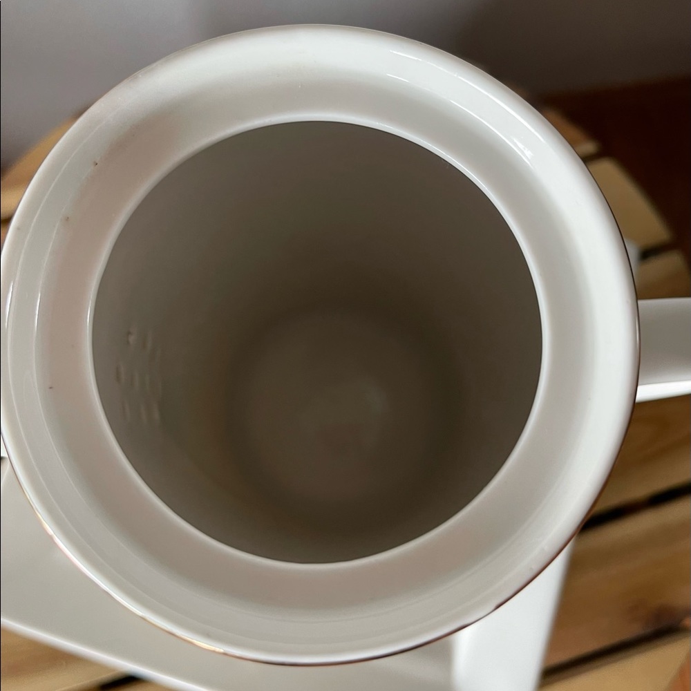 Elegant TeaPot from Hallmark Home Collection - Picture 4 of 6